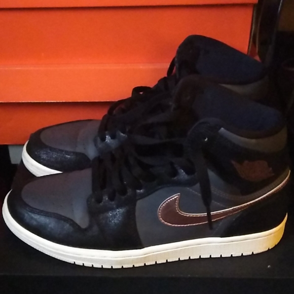 Size 8 Black metallic bronze dark gray white noir/
